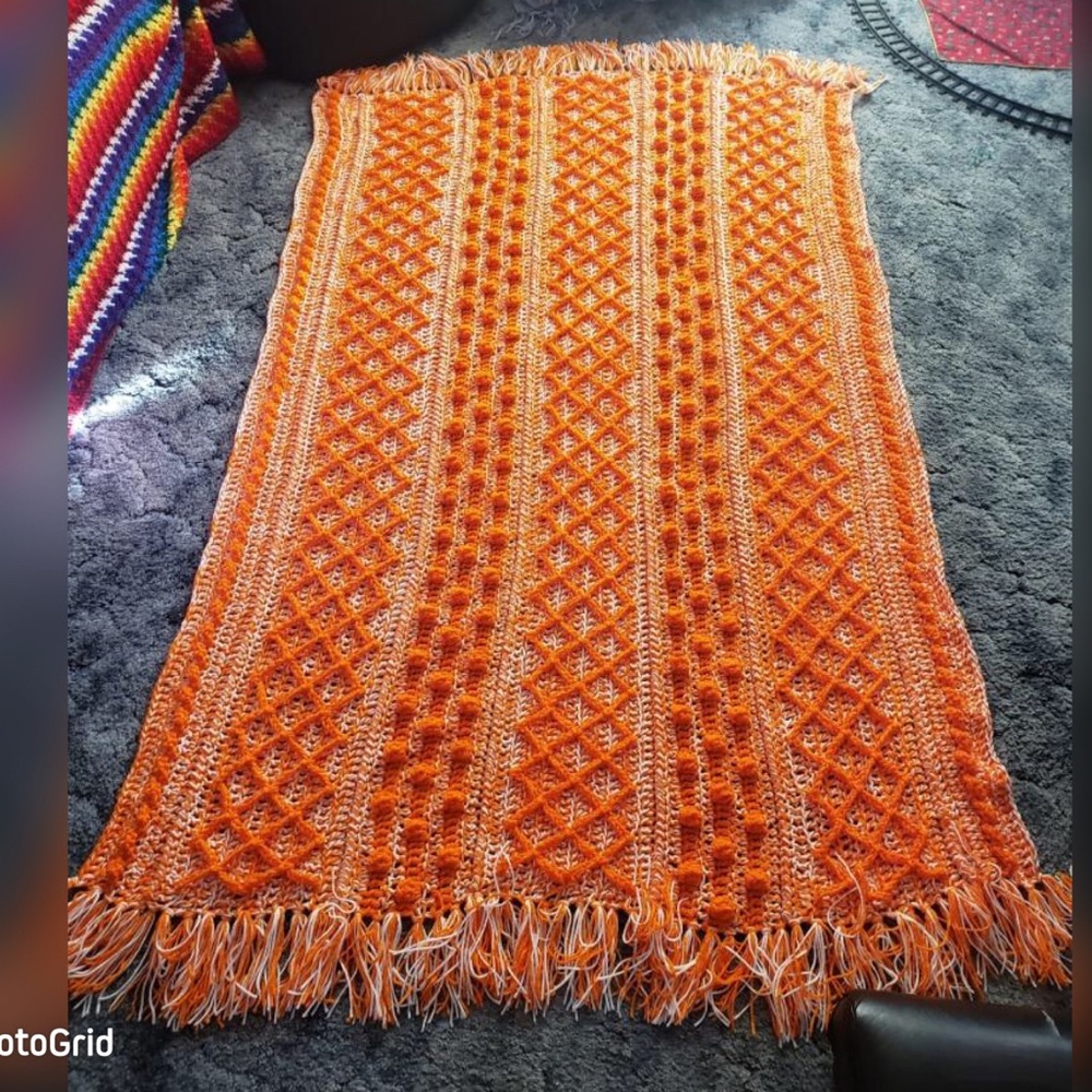 🥧 Pumpkin Pie Fisherman Style Afghan w/Fringe Hand Crocheted In Orange & White